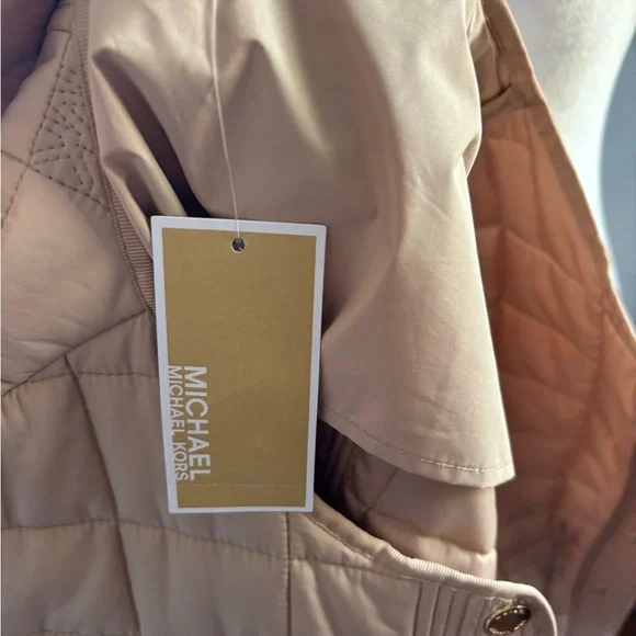Michael Kors NWT light quilted puffer jacket in sold out size and color - Picture 7 of 12